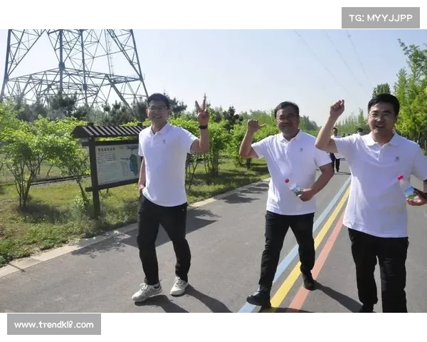 汪芳教授在北京全民健康欢乐走活动中强调运动科学性和健康理念 汪芳教授在北京全民健康欢乐走活动中强调运动科学性和健康理念