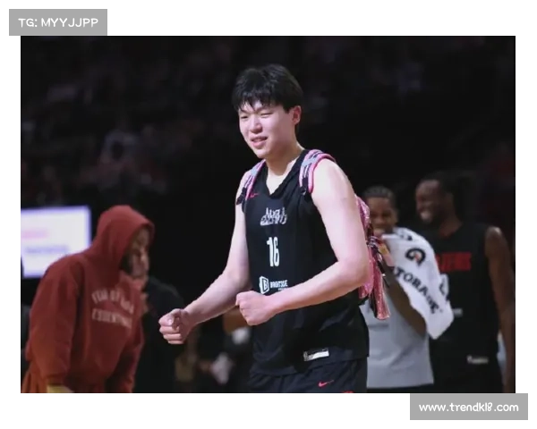 杨瀚森用实力回应质疑再度赢得掌声展现年轻中锋的坚定与成长 杨瀚森用实力回应质疑再度赢得掌声展现年轻中锋的坚定与成长